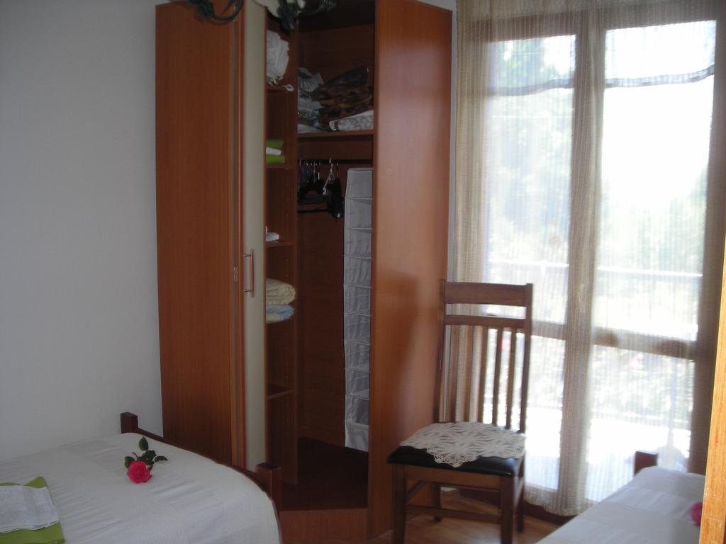 Zagradge I.N. Apartments Sutomore Bilik gambar